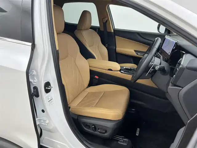 レクサス ＮＸ 250 バージョンL 岡山県 2023(令5)年 0.8万km ソニッククォーツ 純正１４インチナビ　サンルーフ　衝突軽減ブレーキ　アラウンドビューモニター　レーダークルーズコントロール　ビルトインＥＴＣ２．０　三眼ＬＥＤヘッドライト　１００Ｖ電源　シートヒーター　エアシート