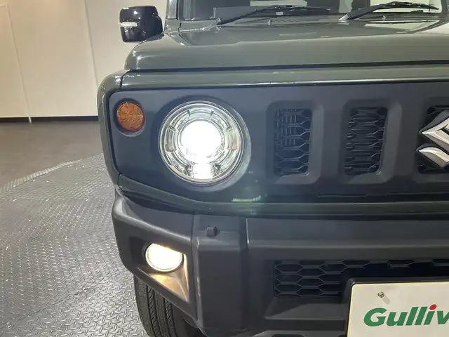 スズキ ジムニー XC 愛媛県 2023(令5)年 0.9万km ジャングルグリーン ワンオーナー　純正SDナビ　Bluetooth　CD　DVD　バックカメラ　スズキセーフティサポート　アイドリングストップ　純正アルミホイール　シートヒーター　ステアリングリモコン　ドアバイザー　プッシュスタート　スマートキー　スペアキー