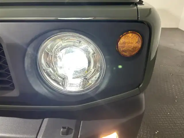 スズキ ジムニー XC 愛媛県 2023(令5)年 0.9万km ジャングルグリーン ワンオーナー　純正SDナビ　Bluetooth　CD　DVD　バックカメラ　スズキセーフティサポート　アイドリングストップ　純正アルミホイール　シートヒーター　ステアリングリモコン　ドアバイザー　プッシュスタート　スマートキー　スペアキー