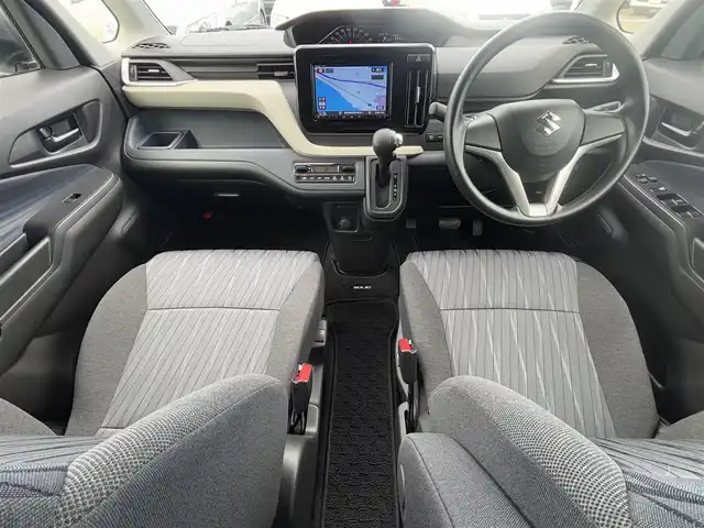 スズキ ソリオ G 徳島県 2023(令5)年 0.5万km ピュアホワイトP ワンオーナー/純正ナビ【CN-RZ876】/片側パワースライドドア/純正フロアマット/衝突被害軽減システム/レーンキープアシスト/オートマチックハイビーム/横滑り防止装置/盗難防止装置/後ろコーナーセンサー/ETC/バックカメラ/スマートキー/プッシュスタート