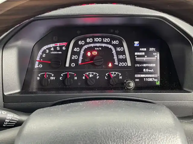 トヨタ ランドクルーザー AX 埼玉県 2024(令6)年 1.1万km アティチュードブラックマイカ パートタイム4WD/トヨタセーフティーセンス/社外ナビ/（フルセグTV/CD/DVD/Bluetooth）/バックカメラ/クルーズコントロール/ヒルスタートアシストコントロール/ダウンヒルアシストコントロール/前後ドライブレコーダーTZ-DR210/オートLEDヘッドライト/背面タイヤ/純正１６インチアルミホイール/デュアルモードオートマチックロッキングハブ/電動デフロック