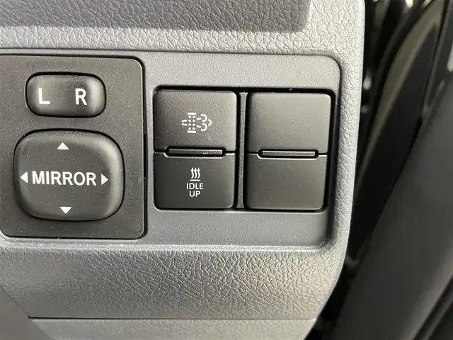 トヨタ ランドクルーザー AX 埼玉県 2024(令6)年 1.1万km アティチュードブラックマイカ パートタイム4WD/トヨタセーフティーセンス/社外ナビ/（フルセグTV/CD/DVD/Bluetooth）/バックカメラ/クルーズコントロール/ヒルスタートアシストコントロール/ダウンヒルアシストコントロール/前後ドライブレコーダーTZ-DR210/オートLEDヘッドライト/背面タイヤ/純正１６インチアルミホイール/デュアルモードオートマチックロッキングハブ/電動デフロック