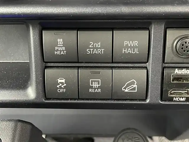 トヨタ ランドクルーザー AX 埼玉県 2024(令6)年 1.1万km アティチュードブラックマイカ パートタイム4WD/トヨタセーフティーセンス/社外ナビ/（フルセグTV/CD/DVD/Bluetooth）/バックカメラ/クルーズコントロール/ヒルスタートアシストコントロール/ダウンヒルアシストコントロール/前後ドライブレコーダーTZ-DR210/オートLEDヘッドライト/背面タイヤ/純正１６インチアルミホイール/デュアルモードオートマチックロッキングハブ/電動デフロック