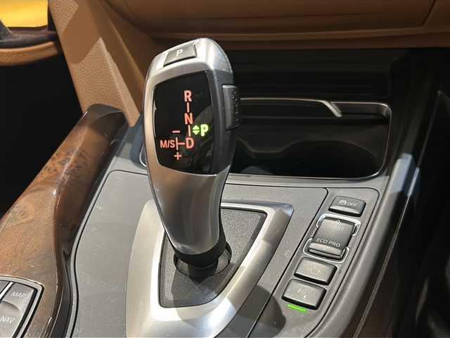 ＢＭＷ ３４０ｉ ラグジュアリー 新潟県 2018(平30)年 3.3万km ミネラルホワイト ワンオーナー/インテリジェントセーフティ/アダプティクルーズコントロール/レーンキープアシスト/パーキングアシスト/パークディスタンスコントロール/純正HDDナビ/・フルセグ/CD/DVD/Bluetooth/USB/フロント/サイド/リアカメラ/ドライブレコーダー前後/GPSレーダー探知機/茶革シート/シートヒーター/パワーシート（運転席メモリー付）/LEDヘッドライト/純正18インチアルミホイール/コンフォートアクセス/ETC2.0