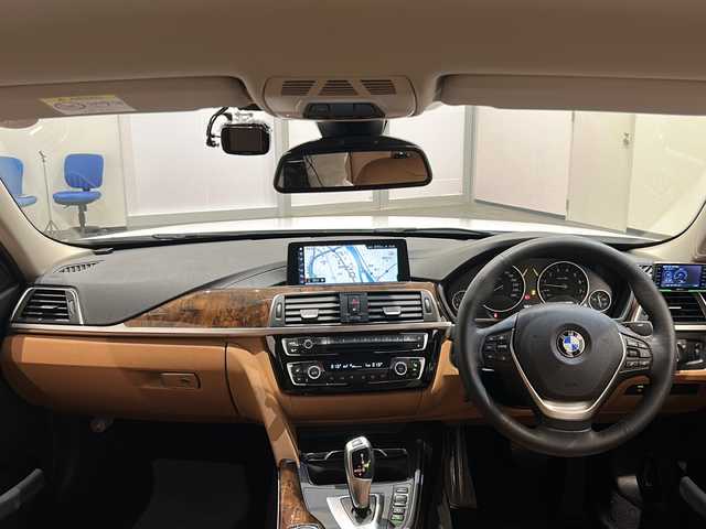 ＢＭＷ ３４０ｉ ラグジュアリー 新潟県 2018(平30)年 3.3万km ミネラルホワイト ワンオーナー/インテリジェントセーフティ/アダプティクルーズコントロール/レーンキープアシスト/パーキングアシスト/パークディスタンスコントロール/純正HDDナビ/・フルセグ/CD/DVD/Bluetooth/USB/フロント/サイド/リアカメラ/ドライブレコーダー前後/GPSレーダー探知機/茶革シート/シートヒーター/パワーシート（運転席メモリー付）/LEDヘッドライト/純正18インチアルミホイール/コンフォートアクセス/ETC2.0