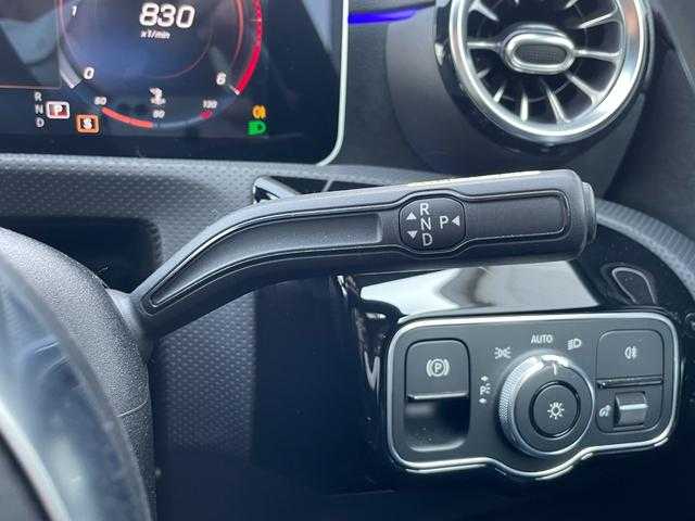 メルセデス・ベンツ ＣＬＡ２００ｄ Sブレーク AMGライン 埼玉県 2020(令2)年 5万km ポーラホワイト ハーフレザーシート/純正ナビゲーション/(Bluetooth/USB/フルセグ)/パワーバックドア/バックカメラ/アダプティブクルーズコントロール/パークアシスト/純正１８インチアルミホイール/スマートキー/LEDヘッドライト/ETC