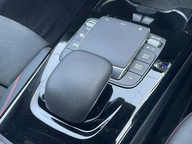 メルセデス・ベンツ ＣＬＡ２００ｄ Sブレーク AMGライン 埼玉県 2020(令2)年 5万km ポーラホワイト ハーフレザーシート/純正ナビゲーション/(Bluetooth/USB/フルセグ)/パワーバックドア/バックカメラ/アダプティブクルーズコントロール/パークアシスト/純正１８インチアルミホイール/スマートキー/LEDヘッドライト/ETC