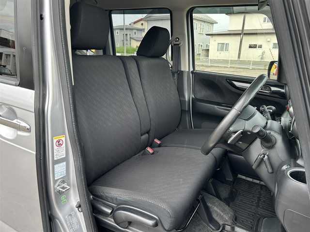 ホンダ Ｎ ＢＯＸ ＋ カスタム G ターボAパッケージ 道東・釧路十勝 2014(平26)年 8.1万km カトラリーシルバーM 4WD/社外SDナビ/革巻きステアリング/プッシュスタート/パワーウィンドウ/アイドリングストップ/パワーステアリング/オートライト/横滑り防止装置/クルーズコントロール/パドルシフト/純正フロアマット/社外14インチアルミホイール/社外スタッドレスタイヤ積込み/取扱説明書
