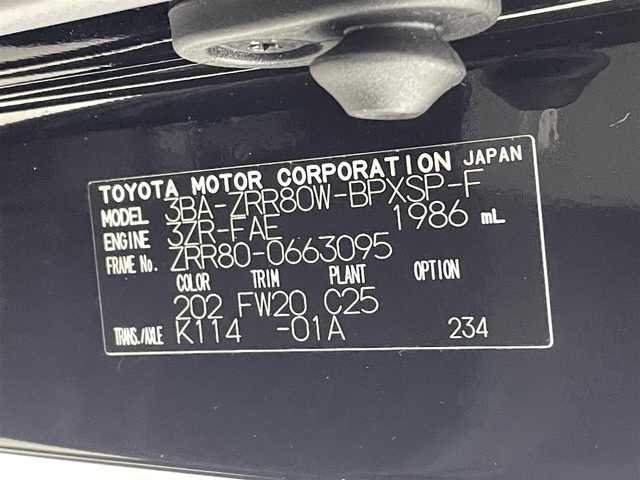 トヨタ ヴォクシー ZS 煌Ⅲ 熊本県 2021(令3)年 5.5万km ブラック 禁煙車　/純正１０インチナビNSZT-Z68T　/純正前後ドライブレコーダー　/バックカメラ/ビルトインＥＴＣ　/純正12.1インチフリップダウンモニター　/両側パワースライドドア　/トヨタセーフティーセンス/・プリクラッシュセーフティ/・レーンディパーチャーアラート/・クルーズコントロール/・オートマチックハイビーム/・先行車発進お知らせ機能/・インテリジェントクリアランスソナー/横滑り防止/アイドリングストップ/ハーフレザーシート/純正フロアマット/オートライト/LEDヘッドライト/フォグライト/スマートキー/プッシュスタート
