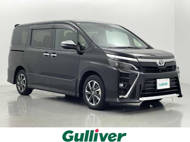 トヨタ ヴォクシー ZS 煌Ⅲ 熊本県 2021(令3)年 5.5万km ブラック 禁煙車　/純正１０インチナビNSZT-Z68T　/純正前後ドライブレコーダー　/バックカメラ/ビルトインＥＴＣ　/純正12.1インチフリップダウンモニター　/両側パワースライドドア　/トヨタセーフティーセンス/・プリクラッシュセーフティ/・レーンディパーチャーアラート/・クルーズコントロール/・オートマチックハイビーム/・先行車発進お知らせ機能/・インテリジェントクリアランスソナー/横滑り防止/アイドリングストップ/ハーフレザーシート/純正フロアマット/オートライト/LEDヘッドライト/フォグライト/スマートキー/プッシュスタート