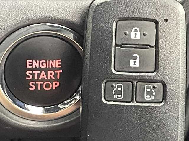 トヨタ ヴォクシー ZS 煌Ⅲ 熊本県 2021(令3)年 5.5万km ブラック 禁煙車　/純正１０インチナビNSZT-Z68T　/純正前後ドライブレコーダー　/バックカメラ/ビルトインＥＴＣ　/純正12.1インチフリップダウンモニター　/両側パワースライドドア　/トヨタセーフティーセンス/・プリクラッシュセーフティ/・レーンディパーチャーアラート/・クルーズコントロール/・オートマチックハイビーム/・先行車発進お知らせ機能/・インテリジェントクリアランスソナー/横滑り防止/アイドリングストップ/ハーフレザーシート/純正フロアマット/オートライト/LEDヘッドライト/フォグライト/スマートキー/プッシュスタート