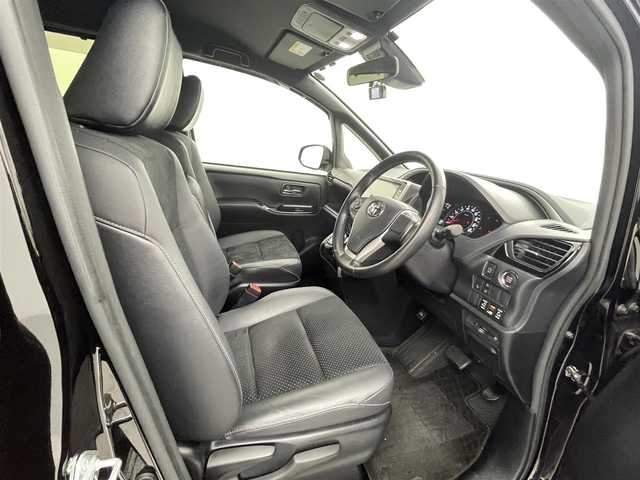 トヨタ ヴォクシー ZS 煌Ⅲ 熊本県 2021(令3)年 5.5万km ブラック 禁煙車　/純正１０インチナビNSZT-Z68T　/純正前後ドライブレコーダー　/バックカメラ/ビルトインＥＴＣ　/純正12.1インチフリップダウンモニター　/両側パワースライドドア　/トヨタセーフティーセンス/・プリクラッシュセーフティ/・レーンディパーチャーアラート/・クルーズコントロール/・オートマチックハイビーム/・先行車発進お知らせ機能/・インテリジェントクリアランスソナー/横滑り防止/アイドリングストップ/ハーフレザーシート/純正フロアマット/オートライト/LEDヘッドライト/フォグライト/スマートキー/プッシュスタート