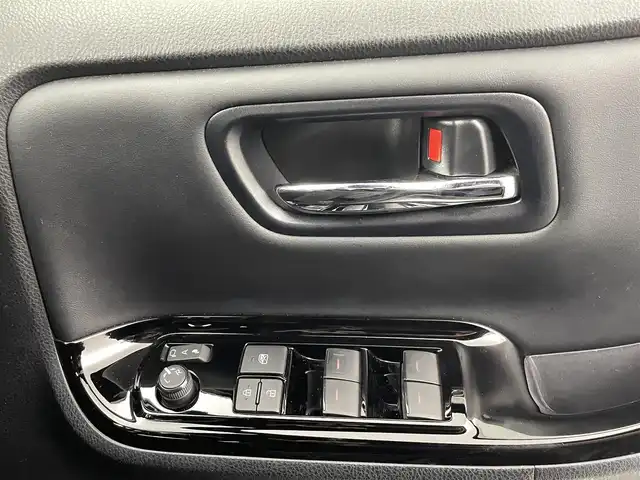 トヨタ ヴォクシー ZS 煌Ⅲ 熊本県 2021(令3)年 5.5万km ブラック 禁煙車　/純正１０インチナビNSZT-Z68T　/純正前後ドライブレコーダー　/バックカメラ/ビルトインＥＴＣ　/純正12.1インチフリップダウンモニター　/両側パワースライドドア　/トヨタセーフティーセンス/・プリクラッシュセーフティ/・レーンディパーチャーアラート/・クルーズコントロール/・オートマチックハイビーム/・先行車発進お知らせ機能/・インテリジェントクリアランスソナー/横滑り防止/アイドリングストップ/ハーフレザーシート/純正フロアマット/オートライト/LEDヘッドライト/フォグライト/スマートキー/プッシュスタート