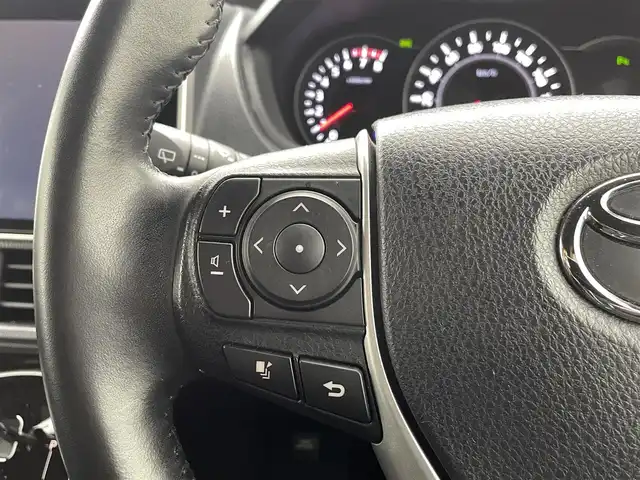 トヨタ ヴォクシー ZS 煌Ⅲ 熊本県 2021(令3)年 5.5万km ブラック 禁煙車　/純正１０インチナビNSZT-Z68T　/純正前後ドライブレコーダー　/バックカメラ/ビルトインＥＴＣ　/純正12.1インチフリップダウンモニター　/両側パワースライドドア　/トヨタセーフティーセンス/・プリクラッシュセーフティ/・レーンディパーチャーアラート/・クルーズコントロール/・オートマチックハイビーム/・先行車発進お知らせ機能/・インテリジェントクリアランスソナー/横滑り防止/アイドリングストップ/ハーフレザーシート/純正フロアマット/オートライト/LEDヘッドライト/フォグライト/スマートキー/プッシュスタート