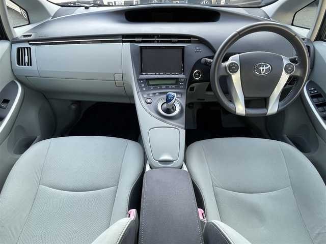 トヨタ プリウス S　LEDエディション 福岡県 2011(平23)年 6.8万km ホワイトパールクリスタルシャイン (株)IDOMが運営する【じしゃロン八幡西店】の自社ローン専用車両になります。こちらは現金またはオートローンご利用時の価格です。自社ローンご希望の方は別途その旨お申付け下さい