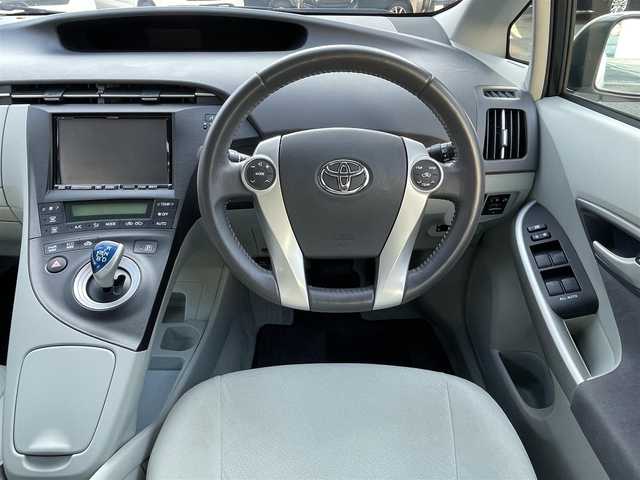 トヨタ プリウス S　LEDエディション 福岡県 2011(平23)年 6.8万km ホワイトパールクリスタルシャイン (株)IDOMが運営する【じしゃロン八幡西店】の自社ローン専用車両になります。こちらは現金またはオートローンご利用時の価格です。自社ローンご希望の方は別途その旨お申付け下さい