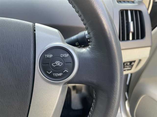 トヨタ プリウス S　LEDエディション 福岡県 2011(平23)年 6.8万km ホワイトパールクリスタルシャイン (株)IDOMが運営する【じしゃロン八幡西店】の自社ローン専用車両になります。こちらは現金またはオートローンご利用時の価格です。自社ローンご希望の方は別途その旨お申付け下さい