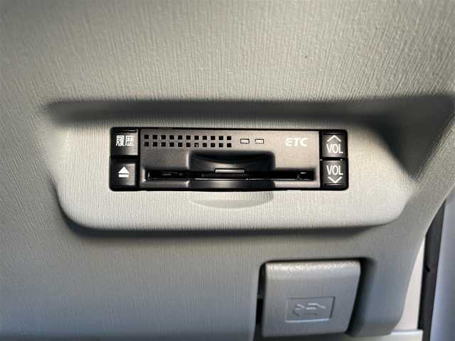 トヨタ プリウス S　LEDエディション 福岡県 2011(平23)年 6.8万km ホワイトパールクリスタルシャイン (株)IDOMが運営する【じしゃロン八幡西店】の自社ローン専用車両になります。こちらは現金またはオートローンご利用時の価格です。自社ローンご希望の方は別途その旨お申付け下さい
