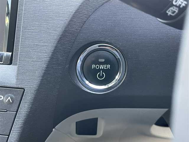 トヨタ プリウス S　LEDエディション 福岡県 2011(平23)年 6.8万km ホワイトパールクリスタルシャイン (株)IDOMが運営する【じしゃロン八幡西店】の自社ローン専用車両になります。こちらは現金またはオートローンご利用時の価格です。自社ローンご希望の方は別途その旨お申付け下さい