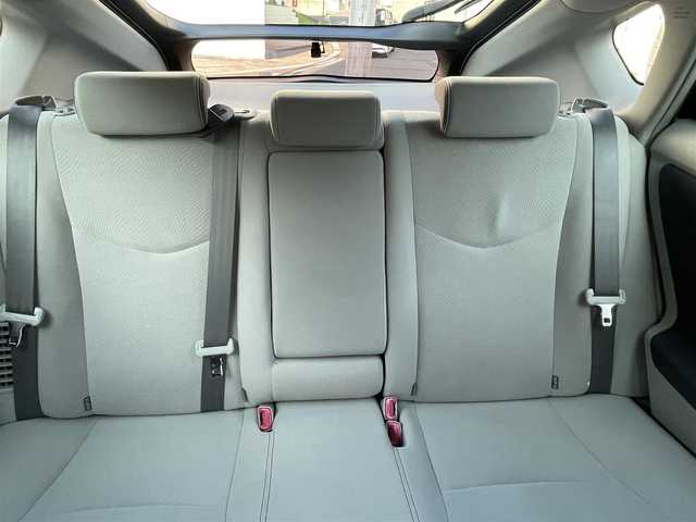 トヨタ プリウス S　LEDエディション 福岡県 2011(平23)年 6.8万km ホワイトパールクリスタルシャイン (株)IDOMが運営する【じしゃロン八幡西店】の自社ローン専用車両になります。こちらは現金またはオートローンご利用時の価格です。自社ローンご希望の方は別途その旨お申付け下さい