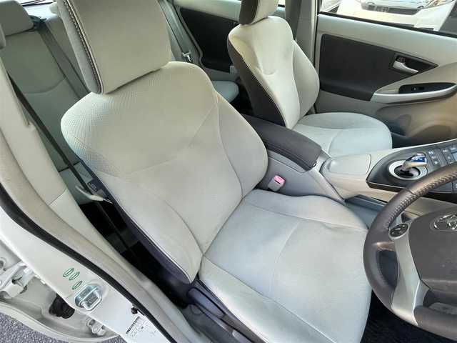 トヨタ プリウス S　LEDエディション 福岡県 2011(平23)年 6.8万km ホワイトパールクリスタルシャイン (株)IDOMが運営する【じしゃロン八幡西店】の自社ローン専用車両になります。こちらは現金またはオートローンご利用時の価格です。自社ローンご希望の方は別途その旨お申付け下さい