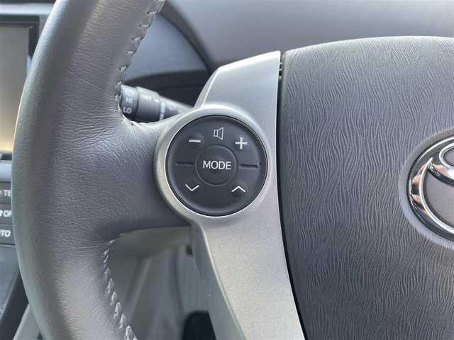 トヨタ プリウス S　LEDエディション 福岡県 2011(平23)年 6.8万km ホワイトパールクリスタルシャイン (株)IDOMが運営する【じしゃロン八幡西店】の自社ローン専用車両になります。こちらは現金またはオートローンご利用時の価格です。自社ローンご希望の方は別途その旨お申付け下さい