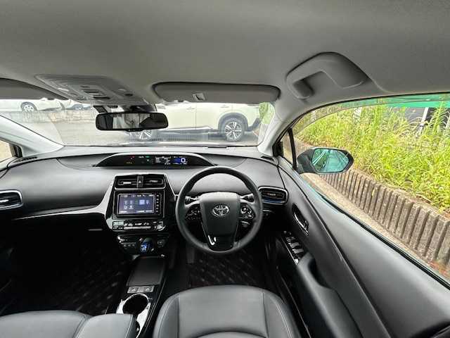 トヨタ プリウス A ツーリングセレクション 茨城県 2020(令2)年 0.5万km アティチュードブラックマイカ ワンオーナー/トヨタセーフティーセンス/純正SDナビゲーション/CD/DVD/Bluetooth/フルセグTV/バックカメラ/ドライブレコーダー/クルーズコントロール/横滑り防止装置/コーナーセンサー/レーンキープアシスト/プッシュスタート/スマートキー/ビルトインETC/レザーシート/前席シートヒーター/エアシート/純正17インチアルミホイール/純正LEDヘッドライト/オートライト/オートマチックハイビーム/衝突軽減システム/取扱説明書
