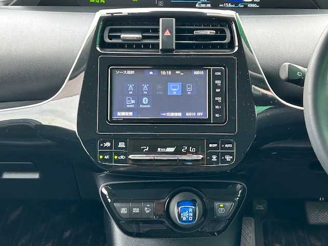 トヨタ プリウス A ツーリングセレクション 茨城県 2020(令2)年 0.5万km アティチュードブラックマイカ ワンオーナー/トヨタセーフティーセンス/純正SDナビゲーション/CD/DVD/Bluetooth/フルセグTV/バックカメラ/ドライブレコーダー/クルーズコントロール/横滑り防止装置/コーナーセンサー/レーンキープアシスト/プッシュスタート/スマートキー/ビルトインETC/レザーシート/前席シートヒーター/エアシート/純正17インチアルミホイール/純正LEDヘッドライト/オートライト/オートマチックハイビーム/衝突軽減システム/取扱説明書