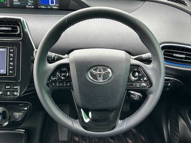 トヨタ プリウス A ツーリングセレクション 茨城県 2020(令2)年 0.5万km アティチュードブラックマイカ ワンオーナー/トヨタセーフティーセンス/純正SDナビゲーション/CD/DVD/Bluetooth/フルセグTV/バックカメラ/ドライブレコーダー/クルーズコントロール/横滑り防止装置/コーナーセンサー/レーンキープアシスト/プッシュスタート/スマートキー/ビルトインETC/レザーシート/前席シートヒーター/エアシート/純正17インチアルミホイール/純正LEDヘッドライト/オートライト/オートマチックハイビーム/衝突軽減システム/取扱説明書