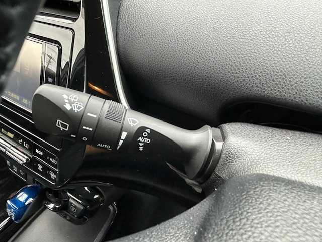 トヨタ プリウス A ツーリングセレクション 茨城県 2020(令2)年 0.5万km アティチュードブラックマイカ ワンオーナー/トヨタセーフティーセンス/純正SDナビゲーション/CD/DVD/Bluetooth/フルセグTV/バックカメラ/ドライブレコーダー/クルーズコントロール/横滑り防止装置/コーナーセンサー/レーンキープアシスト/プッシュスタート/スマートキー/ビルトインETC/レザーシート/前席シートヒーター/エアシート/純正17インチアルミホイール/純正LEDヘッドライト/オートライト/オートマチックハイビーム/衝突軽減システム/取扱説明書