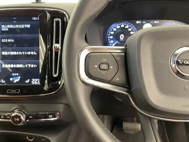 ボルボ ＸＣ４０ T4 AWD インスクリプション 岡山県 2019(平31)年 4万km クリスタルホワイトP ワンオーナー/純正SENSUSナビ/360°カメラ/アップルカープレイ/ハーマンカードン/フルセグTV/クリスタルシフトノブ/赤レザーシート/シートヒーター/ステアリングヒーター/ACC/アダプティブベンディングライト/コーナリングライト/レーンキーピングエイド/BLIS/ロードサインインフォメーション/クロストラフィックアラート/パークアシスト/衝突回避/CitySafety警告/ドライバーアラート