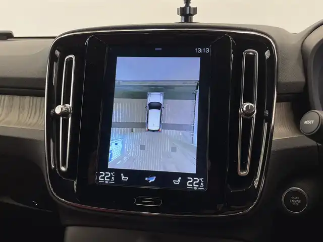 ボルボ ＸＣ４０ T4 AWD インスクリプション 岡山県 2019(平31)年 4万km クリスタルホワイトP ワンオーナー/純正SENSUSナビ/360°カメラ/アップルカープレイ/ハーマンカードン/フルセグTV/クリスタルシフトノブ/赤レザーシート/シートヒーター/ステアリングヒーター/ACC/アダプティブベンディングライト/コーナリングライト/レーンキーピングエイド/BLIS/ロードサインインフォメーション/クロストラフィックアラート/パークアシスト/衝突回避/CitySafety警告/ドライバーアラート