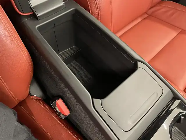 ボルボ ＸＣ４０ T4 AWD インスクリプション 岡山県 2019(平31)年 4万km クリスタルホワイトP ワンオーナー/純正SENSUSナビ/360°カメラ/アップルカープレイ/ハーマンカードン/フルセグTV/クリスタルシフトノブ/赤レザーシート/シートヒーター/ステアリングヒーター/ACC/アダプティブベンディングライト/コーナリングライト/レーンキーピングエイド/BLIS/ロードサインインフォメーション/クロストラフィックアラート/パークアシスト/衝突回避/CitySafety警告/ドライバーアラート