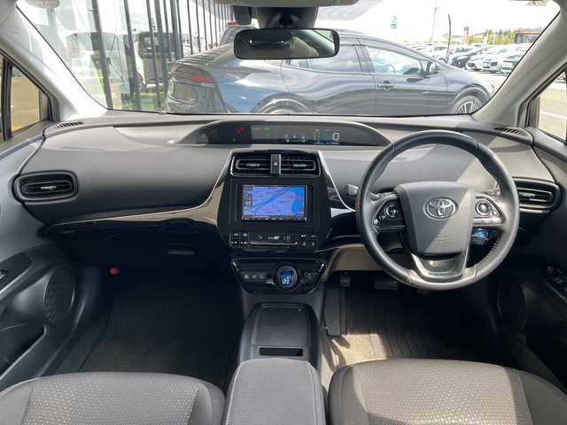 トヨタ プリウス S 愛知県 2019(令1)年 5.8万km スーパーホワイトⅡ トヨタセーフティセンス/純正７型SDナビ/レーダークルーズコントロール/バックカメラ/LEDヘッドライト/オートマチックハイビーム/ETC/ドライブレコーダー/衝突軽減システム/CD/Bluetooth/ステアリングスイッチ/スマートキー/プッシュスタート