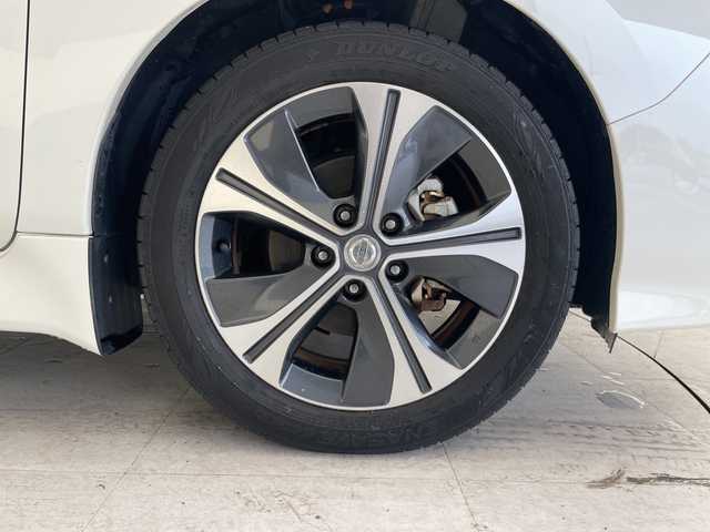 日産 リーフ X 10万台記念車 愛知県 2018(平30)年 2.7万km ブリリアントホワイトパール/オーロラフレアブルーパール 2トーン プロパイロット/純正7インチディスプレイオーディオナビ（あり）/レーダークルーズコントロール/シートヒーター/バックカメラ/コーナーセンサー/純正アルミホイール/ブラインドスポットモニター/LEDヘッドライト/ステアリングヒーター/ドライブレコーダー/ETC/衝突被害軽減ブレーキ/フルセグTV/CD DVD/Bluetooth/ステアリングスイッチ/スマートキー/プッシュスタート
