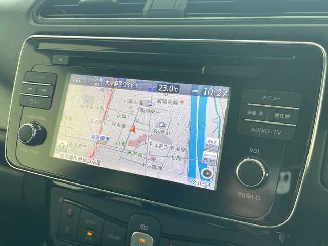 日産 リーフ X 10万台記念車 愛知県 2018(平30)年 2.7万km ブリリアントホワイトパール/オーロラフレアブルーパール 2トーン プロパイロット/純正7インチディスプレイオーディオナビ（あり）/レーダークルーズコントロール/シートヒーター/バックカメラ/コーナーセンサー/純正アルミホイール/ブラインドスポットモニター/LEDヘッドライト/ステアリングヒーター/ドライブレコーダー/ETC/衝突被害軽減ブレーキ/フルセグTV/CD DVD/Bluetooth/ステアリングスイッチ/スマートキー/プッシュスタート