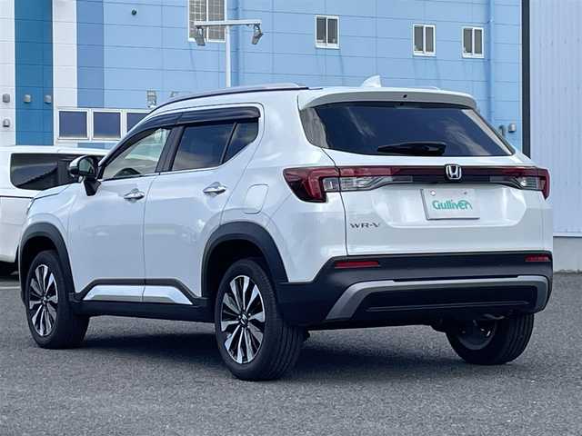 ホンダ ＷＲ－Ｖ Z+ 熊本県 2024(令6)年 0.5万km プラチナホワイトパール 純正ナビ/・AM/FM/BT/USB/・フルセグTV/・バックカメラ/ホンダセンシング/・衝突軽減ブレーキ/・先行車発進お知らせ/・路外逸脱抑制機能/・アダプティブクルーズコントロール/・車線維持支援システム/・踏み間違い防止装置/・先行車発進お知らせ/・標識認識機能/・オートハイビーム/ハーフレザーシート/ETC/前後ドライブレコーダー/革巻きステアリング/ステアリングスイッチ/パドルシフト/ルーフレール/純正フロアマット/電動格納ミラー/ウインカーミラー/フォグランプ/ドアバイザー/プッシュスタート