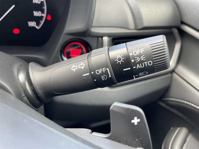 ホンダ ＷＲ－Ｖ Z+ 熊本県 2024(令6)年 0.5万km プラチナホワイトパール 純正ナビ/・AM/FM/BT/USB/・フルセグTV/・バックカメラ/ホンダセンシング/・衝突軽減ブレーキ/・先行車発進お知らせ/・路外逸脱抑制機能/・アダプティブクルーズコントロール/・車線維持支援システム/・踏み間違い防止装置/・先行車発進お知らせ/・標識認識機能/・オートハイビーム/ハーフレザーシート/ETC/前後ドライブレコーダー/革巻きステアリング/ステアリングスイッチ/パドルシフト/ルーフレール/純正フロアマット/電動格納ミラー/ウインカーミラー/フォグランプ/ドアバイザー/プッシュスタート