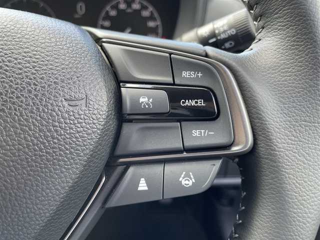 ホンダ ＷＲ－Ｖ Z+ 熊本県 2024(令6)年 0.5万km プラチナホワイトパール 純正ナビ/・AM/FM/BT/USB/・フルセグTV/・バックカメラ/ホンダセンシング/・衝突軽減ブレーキ/・先行車発進お知らせ/・路外逸脱抑制機能/・アダプティブクルーズコントロール/・車線維持支援システム/・踏み間違い防止装置/・先行車発進お知らせ/・標識認識機能/・オートハイビーム/ハーフレザーシート/ETC/前後ドライブレコーダー/革巻きステアリング/ステアリングスイッチ/パドルシフト/ルーフレール/純正フロアマット/電動格納ミラー/ウインカーミラー/フォグランプ/ドアバイザー/プッシュスタート