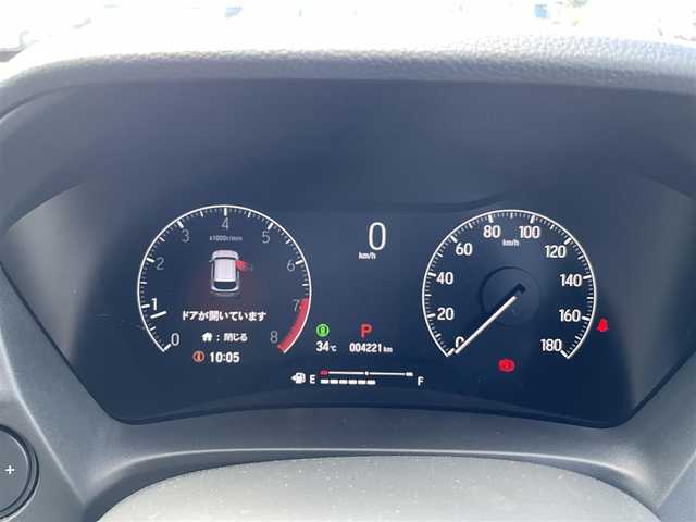 ホンダ ＷＲ－Ｖ Z+ 熊本県 2024(令6)年 0.5万km プラチナホワイトパール 純正ナビ/・AM/FM/BT/USB/・フルセグTV/・バックカメラ/ホンダセンシング/・衝突軽減ブレーキ/・先行車発進お知らせ/・路外逸脱抑制機能/・アダプティブクルーズコントロール/・車線維持支援システム/・踏み間違い防止装置/・先行車発進お知らせ/・標識認識機能/・オートハイビーム/ハーフレザーシート/ETC/前後ドライブレコーダー/革巻きステアリング/ステアリングスイッチ/パドルシフト/ルーフレール/純正フロアマット/電動格納ミラー/ウインカーミラー/フォグランプ/ドアバイザー/プッシュスタート