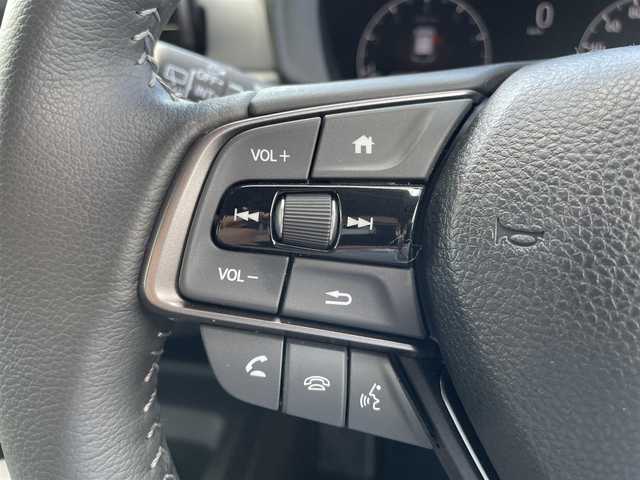 ホンダ ＷＲ－Ｖ Z+ 熊本県 2024(令6)年 0.5万km プラチナホワイトパール 純正ナビ/・AM/FM/BT/USB/・フルセグTV/・バックカメラ/ホンダセンシング/・衝突軽減ブレーキ/・先行車発進お知らせ/・路外逸脱抑制機能/・アダプティブクルーズコントロール/・車線維持支援システム/・踏み間違い防止装置/・先行車発進お知らせ/・標識認識機能/・オートハイビーム/ハーフレザーシート/ETC/前後ドライブレコーダー/革巻きステアリング/ステアリングスイッチ/パドルシフト/ルーフレール/純正フロアマット/電動格納ミラー/ウインカーミラー/フォグランプ/ドアバイザー/プッシュスタート