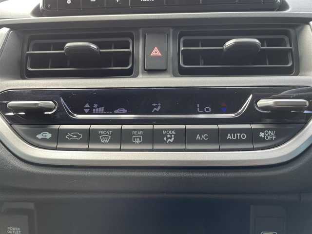 ホンダ ＷＲ－Ｖ Z+ 熊本県 2024(令6)年 0.5万km プラチナホワイトパール 純正ナビ/・AM/FM/BT/USB/・フルセグTV/・バックカメラ/ホンダセンシング/・衝突軽減ブレーキ/・先行車発進お知らせ/・路外逸脱抑制機能/・アダプティブクルーズコントロール/・車線維持支援システム/・踏み間違い防止装置/・先行車発進お知らせ/・標識認識機能/・オートハイビーム/ハーフレザーシート/ETC/前後ドライブレコーダー/革巻きステアリング/ステアリングスイッチ/パドルシフト/ルーフレール/純正フロアマット/電動格納ミラー/ウインカーミラー/フォグランプ/ドアバイザー/プッシュスタート