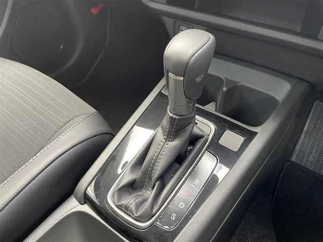 ホンダ ＷＲ－Ｖ Z+ 熊本県 2024(令6)年 0.5万km プラチナホワイトパール 純正ナビ/・AM/FM/BT/USB/・フルセグTV/・バックカメラ/ホンダセンシング/・衝突軽減ブレーキ/・先行車発進お知らせ/・路外逸脱抑制機能/・アダプティブクルーズコントロール/・車線維持支援システム/・踏み間違い防止装置/・先行車発進お知らせ/・標識認識機能/・オートハイビーム/ハーフレザーシート/ETC/前後ドライブレコーダー/革巻きステアリング/ステアリングスイッチ/パドルシフト/ルーフレール/純正フロアマット/電動格納ミラー/ウインカーミラー/フォグランプ/ドアバイザー/プッシュスタート