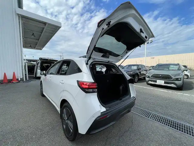 日産 ノート X 東京都 2022(令4)年 5.1万km ピュアホワイトパール 発注不可車両/純正ナビ/・フルセグ/AM/FM/USB/全方位カメラ/インテリジェントルームミラー/アダプティブクルーズコントロール（プロパイロット）/ハンドル支援/駐車支援/側方支援/後側方支援/ドライブモード/ワイヤレス充電器/ＥＴＣ/純正フロアマット/リアスポイラー/プッシュスタート/スマートキー/ステアリングスイッチ