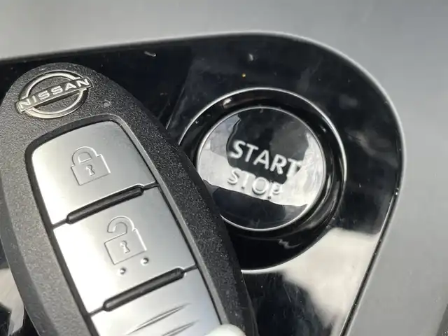 日産 ノート X 東京都 2022(令4)年 5.1万km ピュアホワイトパール 発注不可車両/純正ナビ/・フルセグ/AM/FM/USB/全方位カメラ/インテリジェントルームミラー/アダプティブクルーズコントロール（プロパイロット）/ハンドル支援/駐車支援/側方支援/後側方支援/ドライブモード/ワイヤレス充電器/ＥＴＣ/純正フロアマット/リアスポイラー/プッシュスタート/スマートキー/ステアリングスイッチ