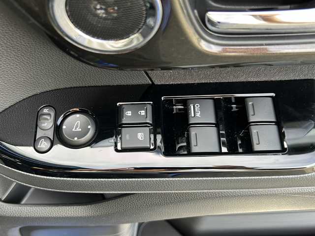 ホンダ Ｎ ＢＯＸ カスタム G EX ホンダセンシング 岐阜県 2020(令2)年 2.9万km ブリリアントスポーティブルーメタリック2トーン 登録時走行距離：28942km/純正８インチナビ（VXU-207NBi）/バックカメラ/フルセグテレビ・Bluetooth・CD・DVD・iPod/片側パワースライドドア/レーンキープアシスト/レーダークルーズコントロール/コーナーセンサー/オートライト/純正14インチアルミホイール/純正フロアマット/禁煙車/プッシュスタート/スマートキー/スペアキー/ドアバイザー/LEDヘッドライト/フォグランプ/ABS/横滑り防止装置/盗難防止装置/エアバッグ運転席・助手席/衝突被害軽減システム（ホンダセンシング）