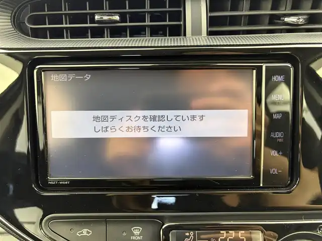 トヨタ アクア S スタイルブラック 愛知県 2020(令2)年 4万km ダークブルーマイカ トヨタセーフティセンス/・プリクラッシュセーフティ/・クリアランスソナー/・オートマチックハイビーム/パノラミックビューモニター/純正SDナビ/・フルセグTV/Bluetooth/CD/DVD/ビルドインETC/LEDヘッドライト/オートライト/スマートキー/社外15インチアルミホイール/純正フロアマット