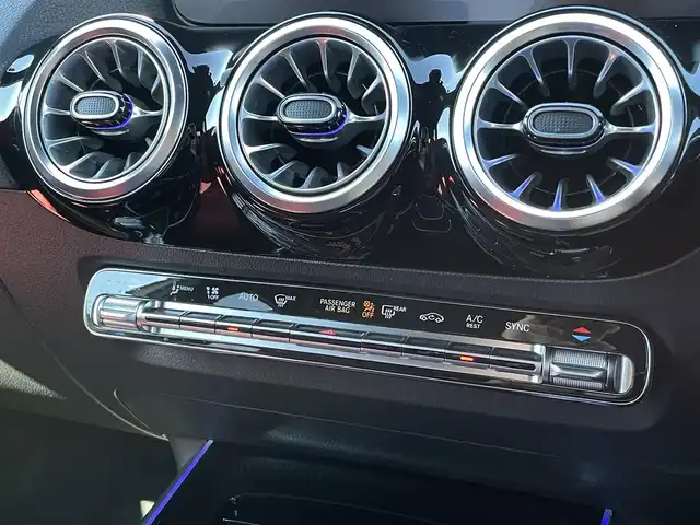 メルセデス・ベンツ Ｍ・ベンツ ＧＬＡ２００ｄ 4マチック AMGライン 三重県 2022(令4)年 2.6万km ポーラホワイト ワンオーナー/レザーエクスクルーシブＰＫＧ/ＡＣＣ/３６０°カメラ/前後ドライブレコーダー/メモリーシート/シートヒーター/純正ＴＶ/ＥＴＣ２．０/ＬＥＤヘッドライト/純正１９インチＡＷ