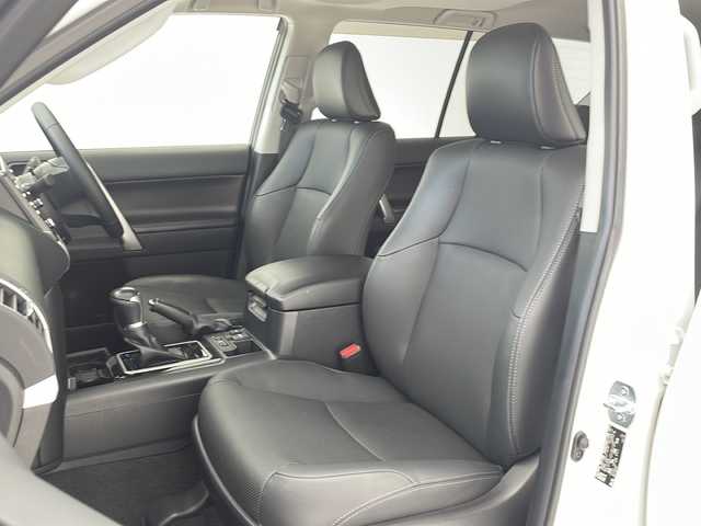 トヨタ ランドクルーザー プラド TX Lパッケージ ブラックED 沖縄県 2021(令3)年 4.7万km ホワイトパールクリスタルシャイン 純正９インチナビ/（フルセグTV　Bluetooth　FM　AM）/サンルーフ/全方位カメラ/黒革パワーシート/エアーシート/シートヒーター/前後コーナーセンサー/前方ドライブレコーダー（ND-DVR30）/ＬＥＤヘッドライト/純正１８インチアルミホイール/ルーフレール/JAOSフロントスキッドバー/リフトアップ/オーバーフェンダー