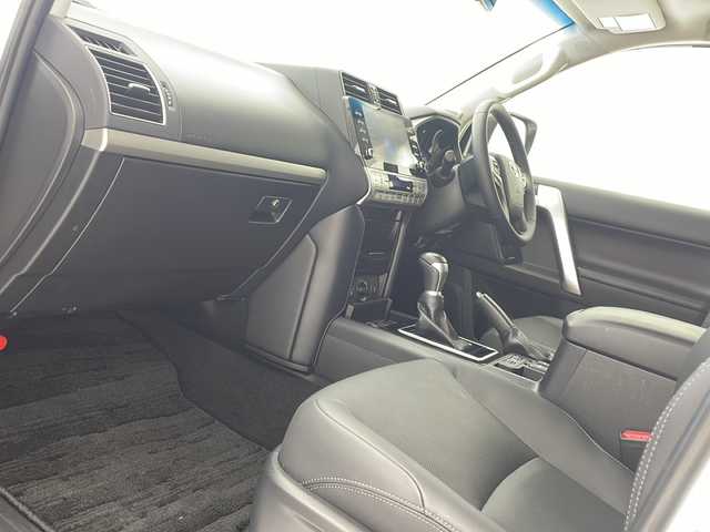 トヨタ ランドクルーザー プラド TX Lパッケージ ブラックED 沖縄県 2021(令3)年 4.7万km ホワイトパールクリスタルシャイン 純正９インチナビ/（フルセグTV　Bluetooth　FM　AM）/サンルーフ/全方位カメラ/黒革パワーシート/エアーシート/シートヒーター/前後コーナーセンサー/前方ドライブレコーダー（ND-DVR30）/ＬＥＤヘッドライト/純正１８インチアルミホイール/ルーフレール/JAOSフロントスキッドバー/リフトアップ/オーバーフェンダー